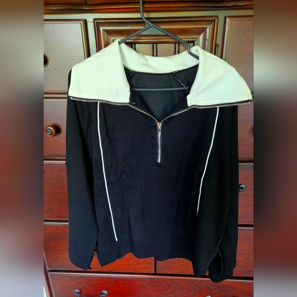 NWOT, Black and White Zip-Up Pullover, Sz. L